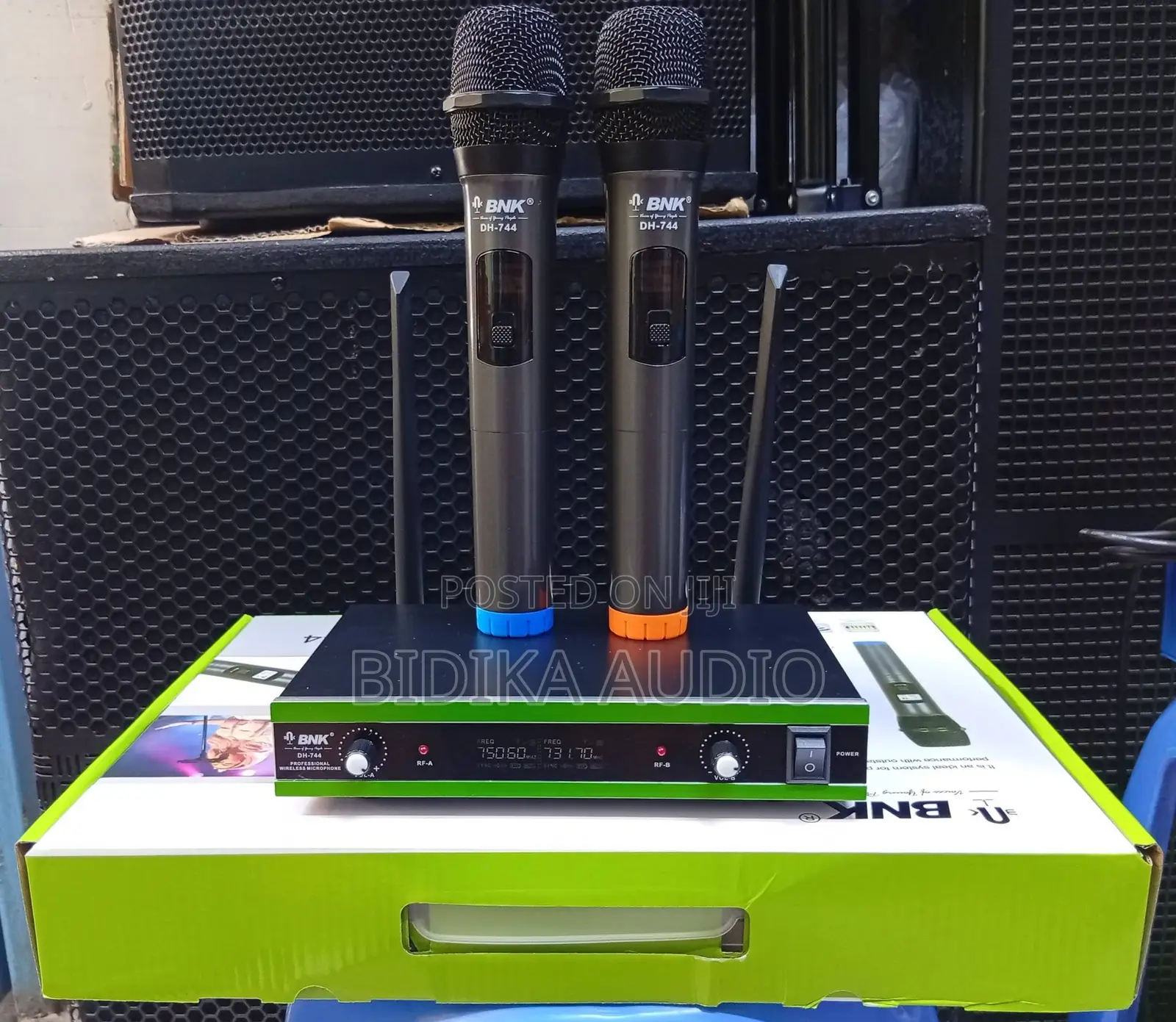 DH-744 Dual Cordless Microphone System – Heavy Duty Wireless Stage Mi