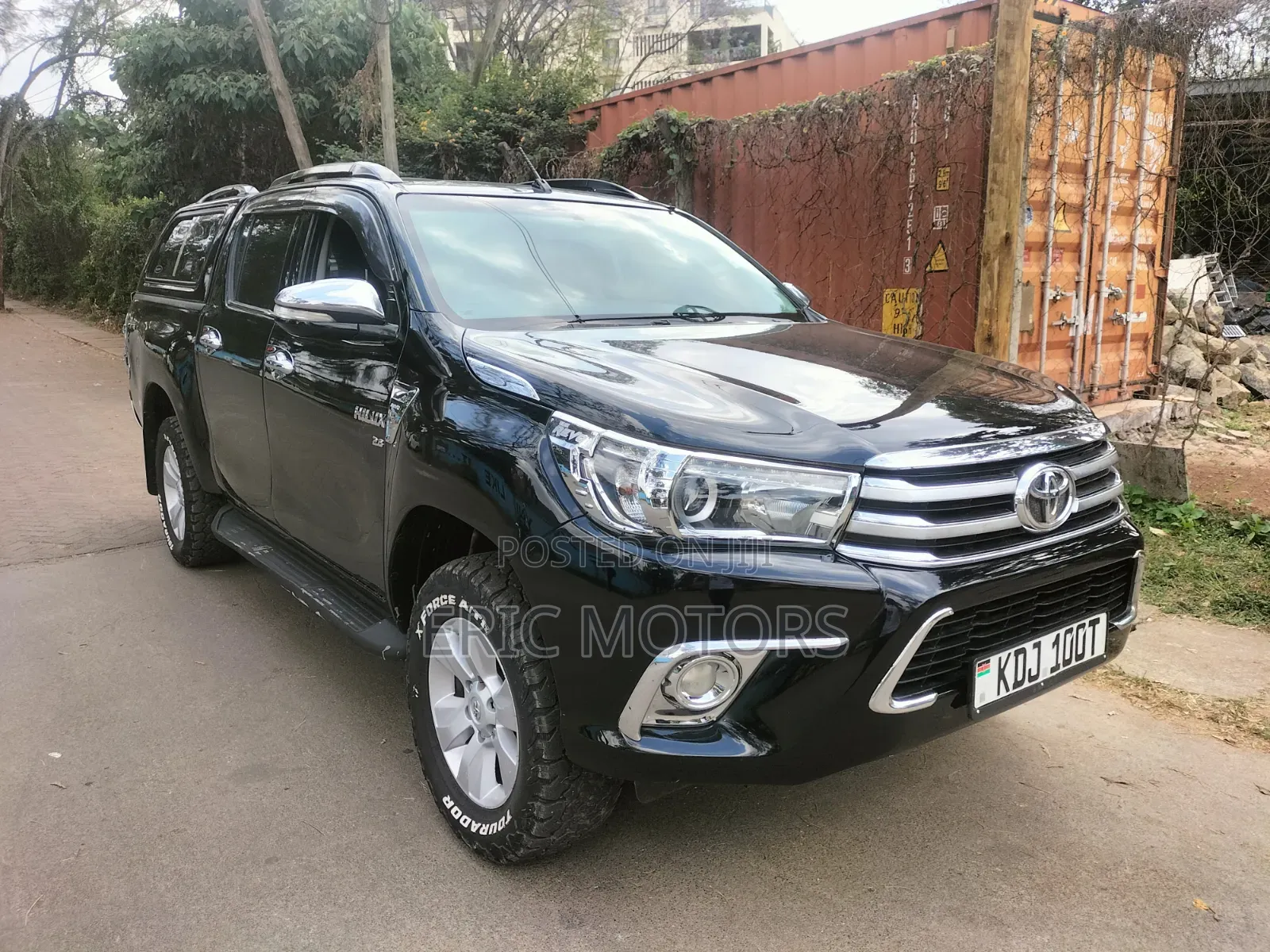 Toyota Hilux 2016 Black