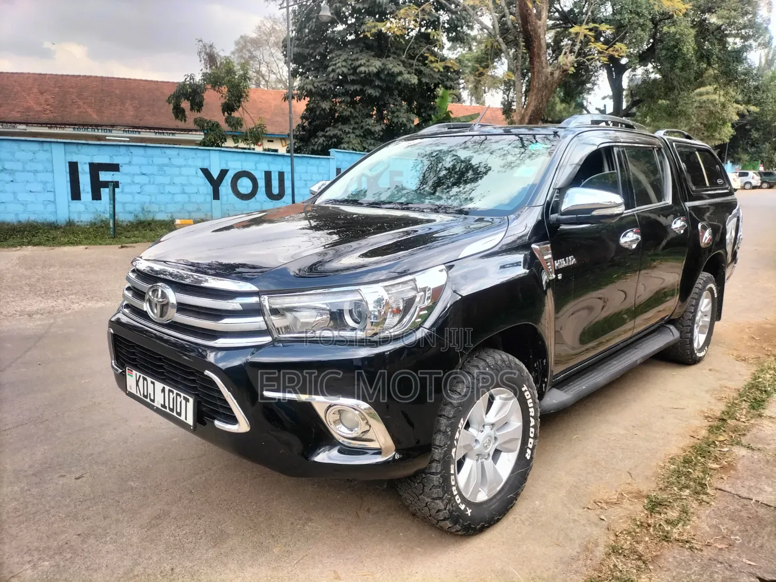 Toyota Hilux 2016 Black