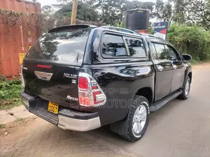 Toyota Hilux 2016 Black