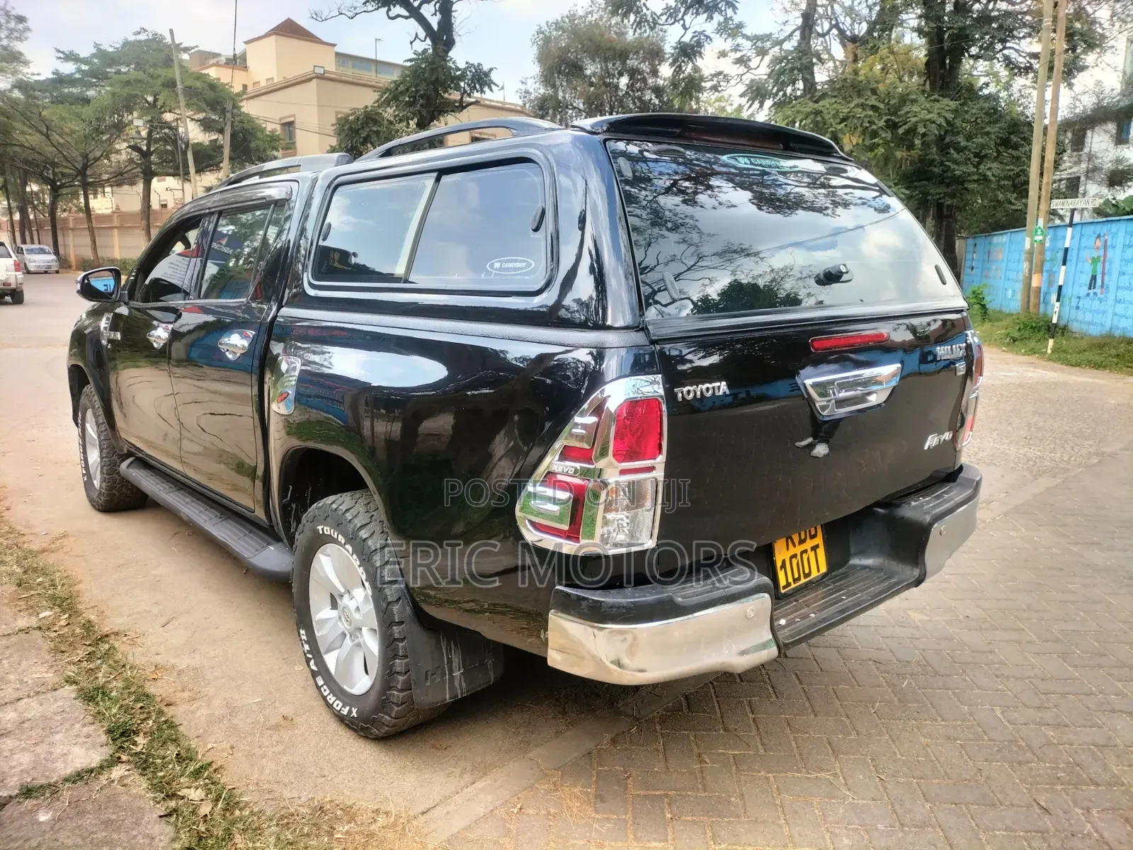 Toyota Hilux 2016 Black