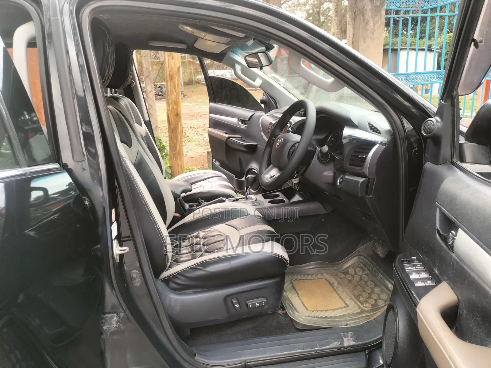 Toyota Hilux 2016 Black