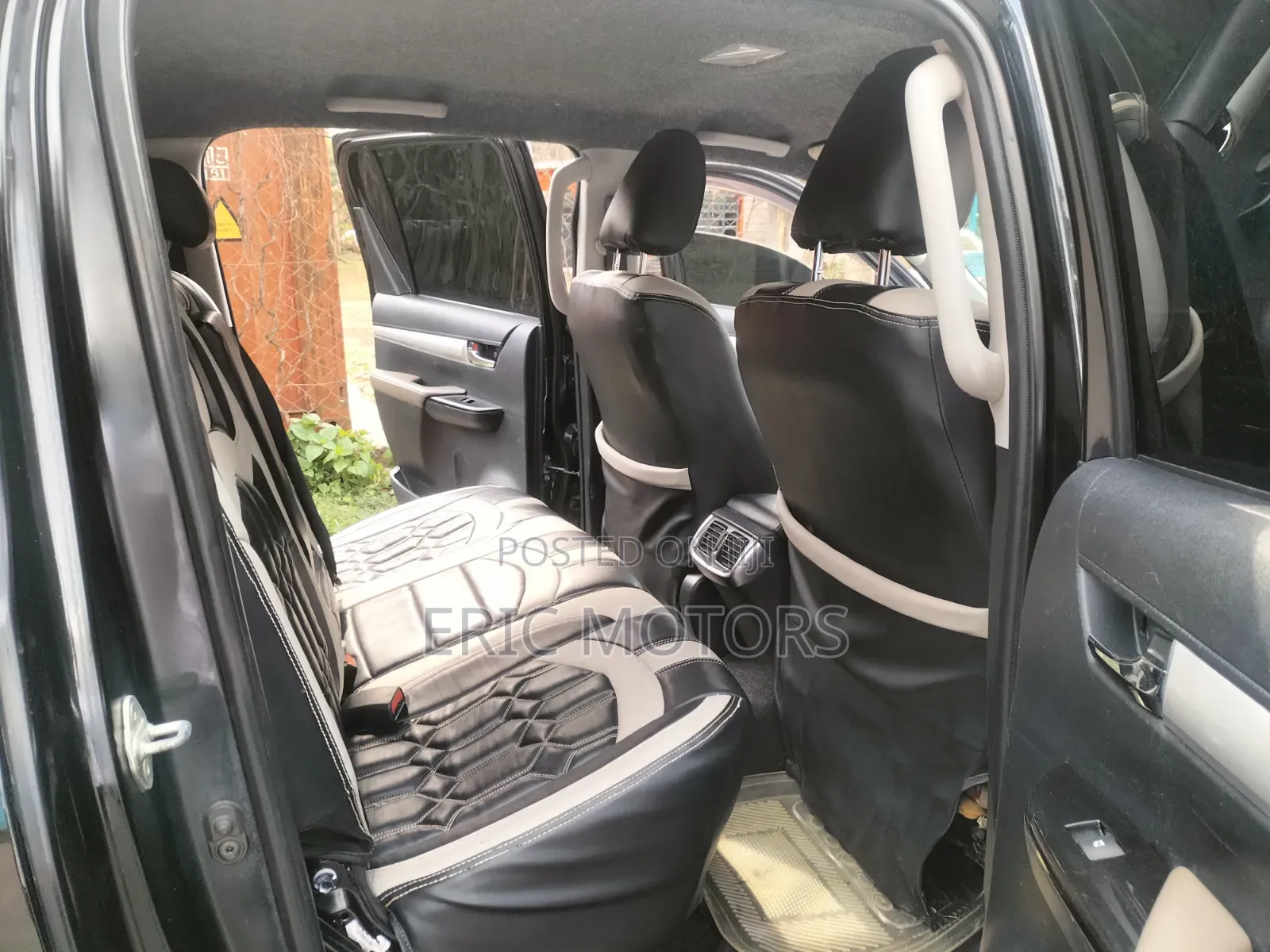Toyota Hilux 2016 Black