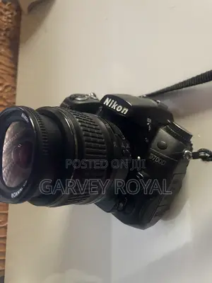 Nikon D7000 With Kit Lens and Bag