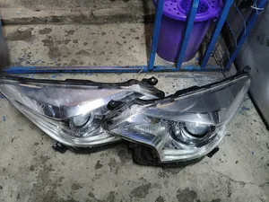 Toyota Ractis 2015 Headlights Set