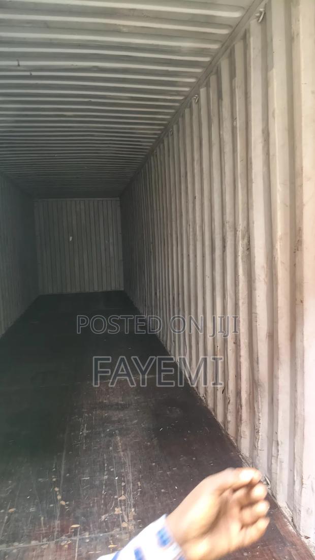 In Search of a Clean of 40ft Container? Reach Out