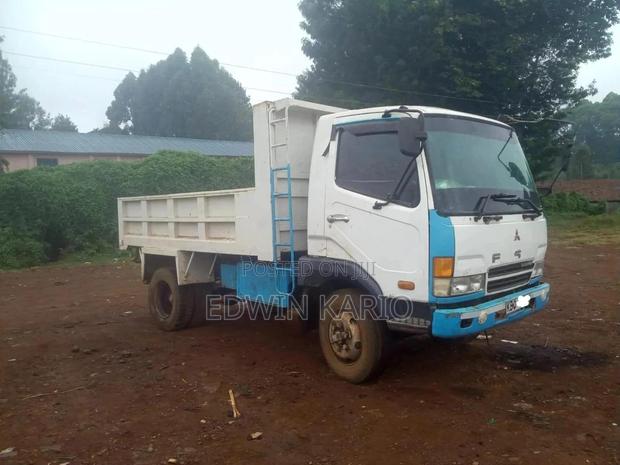 Mitsubishi Fuso Canter 2004 White - main view
