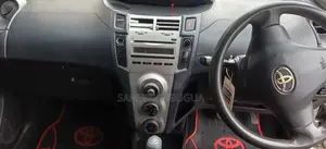 Toyota Vitz 2007 Silver