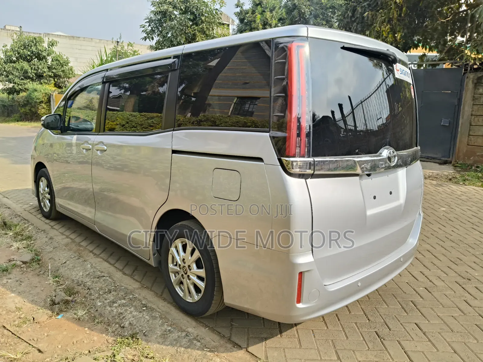 Toyota Noah 2019 Silver