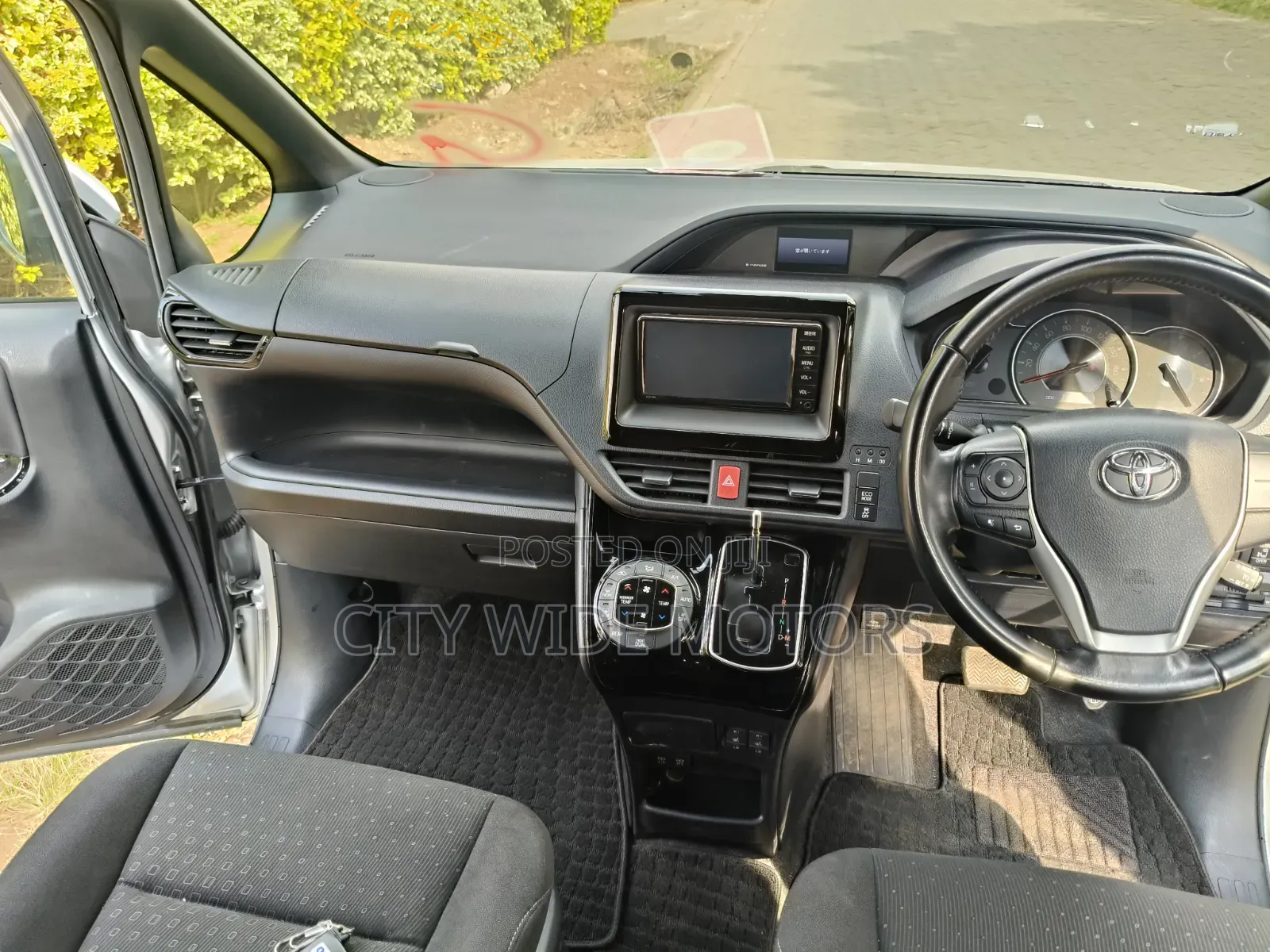 Toyota Noah 2019 Silver