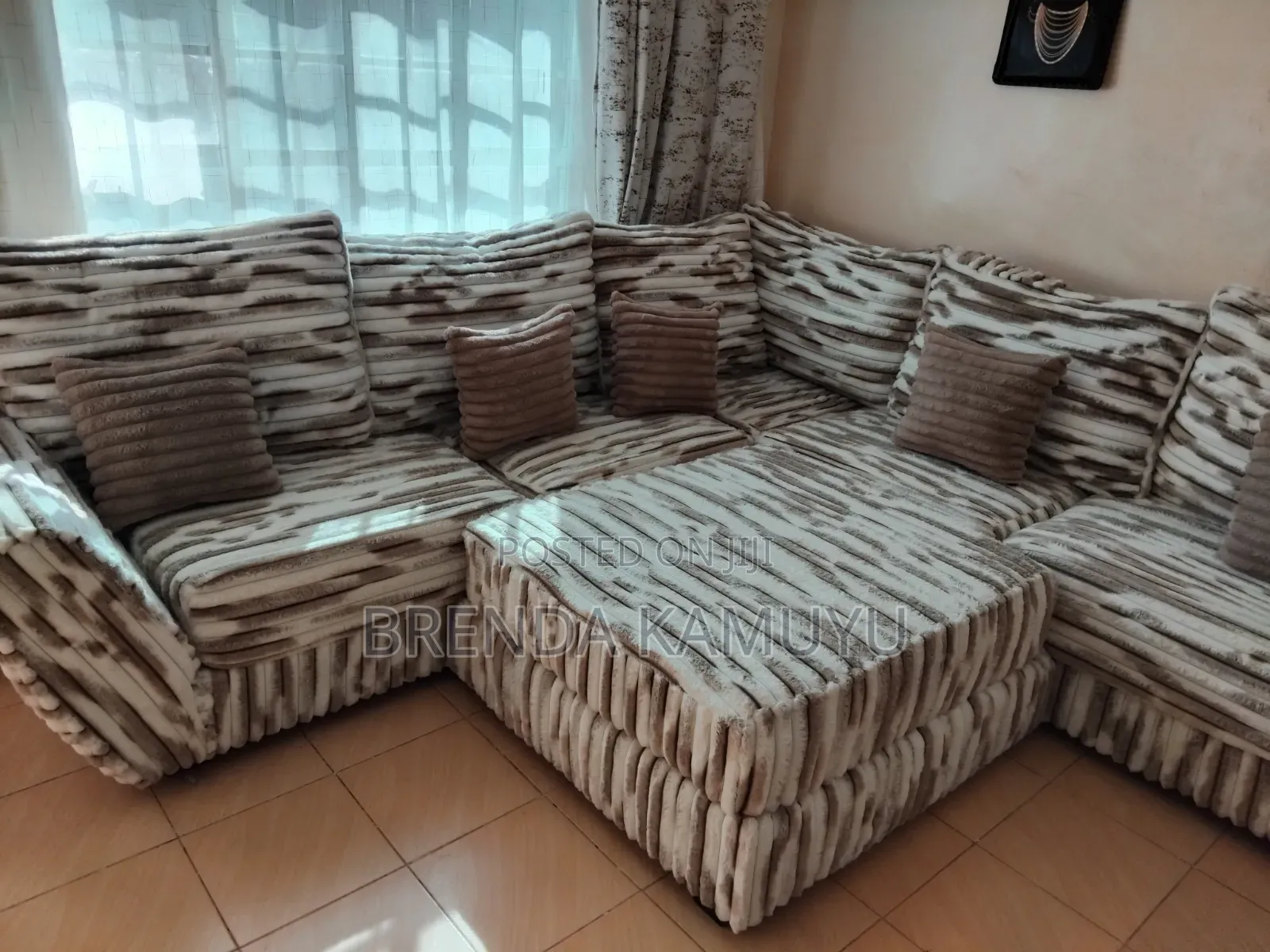 Selling a Fluffy 7seater L Seat Its a Butterfly L Seat Shape