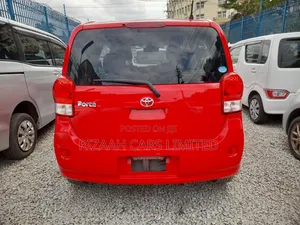 Toyota Porte 2019 Red