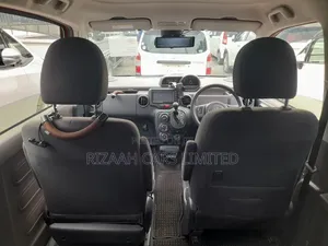 Toyota Porte 2019 Red