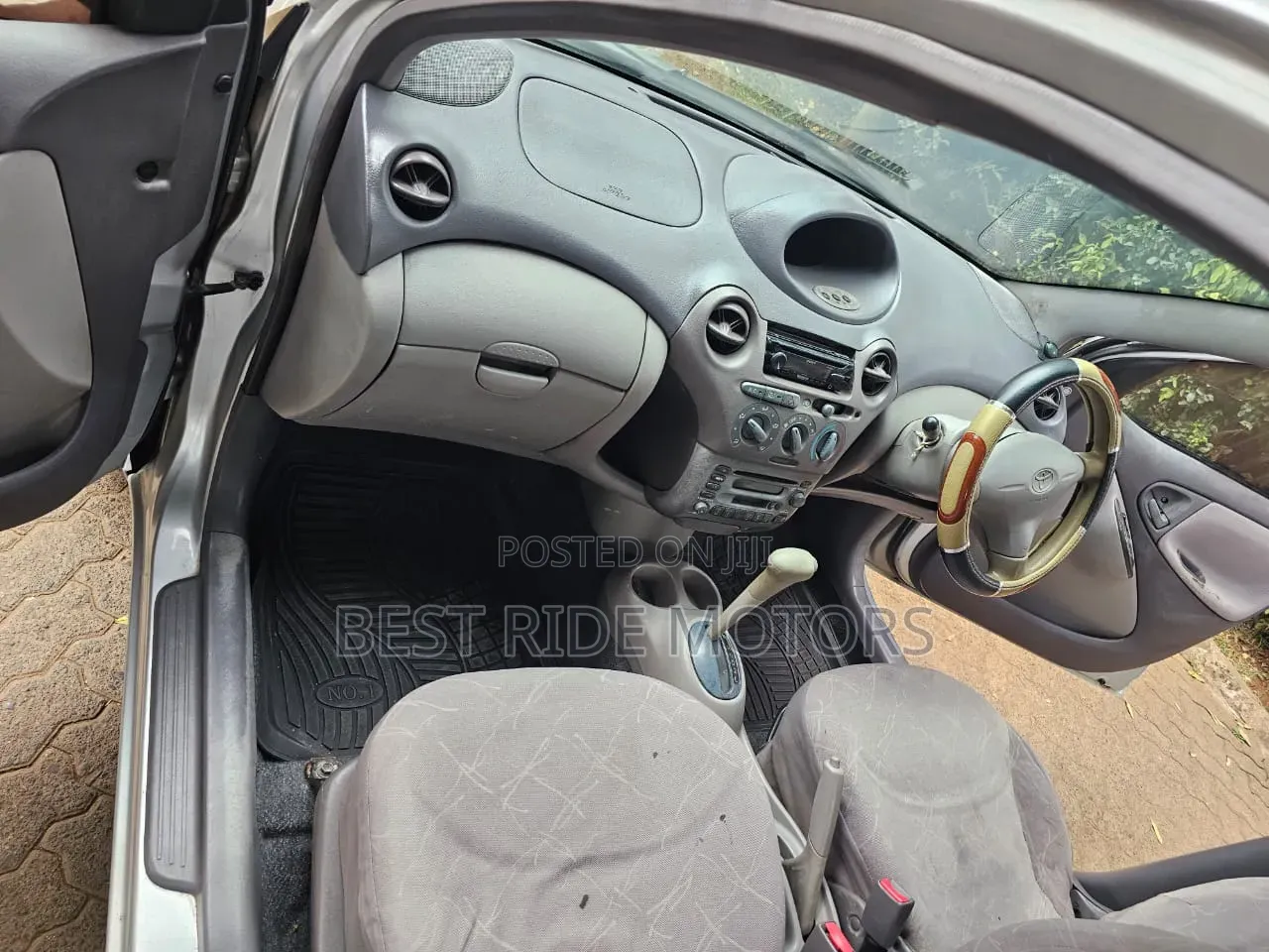 Toyota Platz 2001 Silver