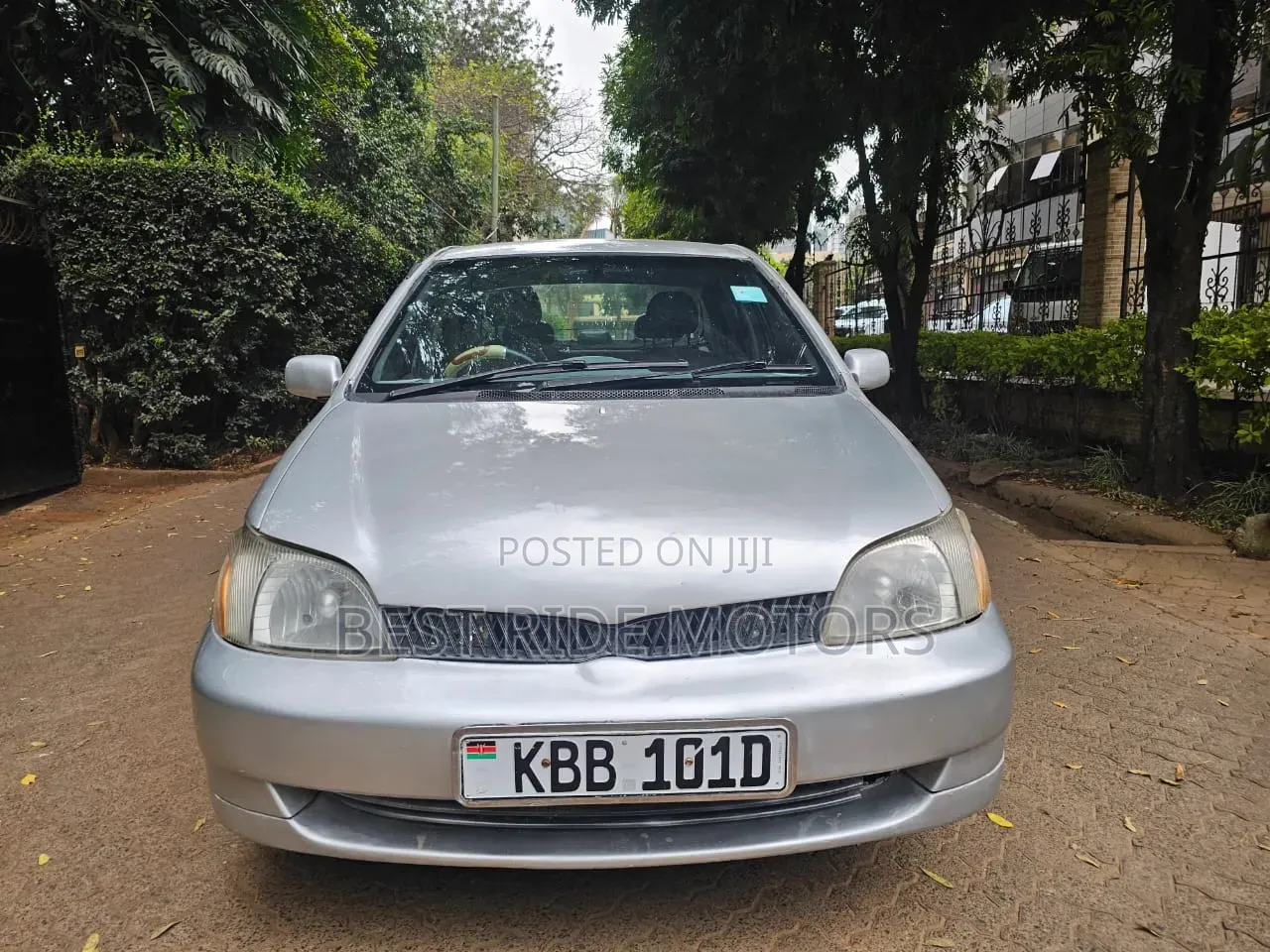 Toyota Platz 2001 Silver