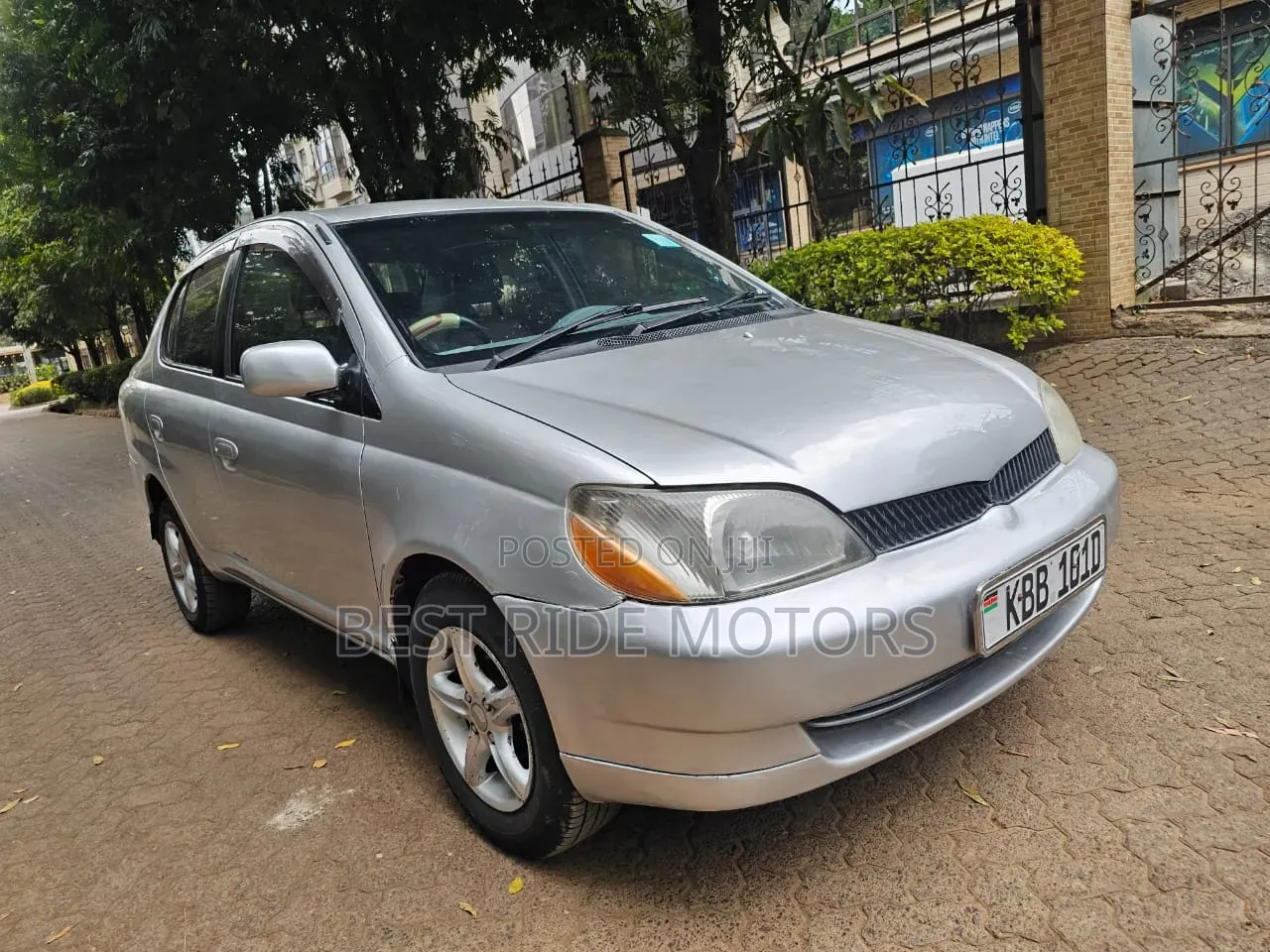 Toyota Platz 2001 Silver