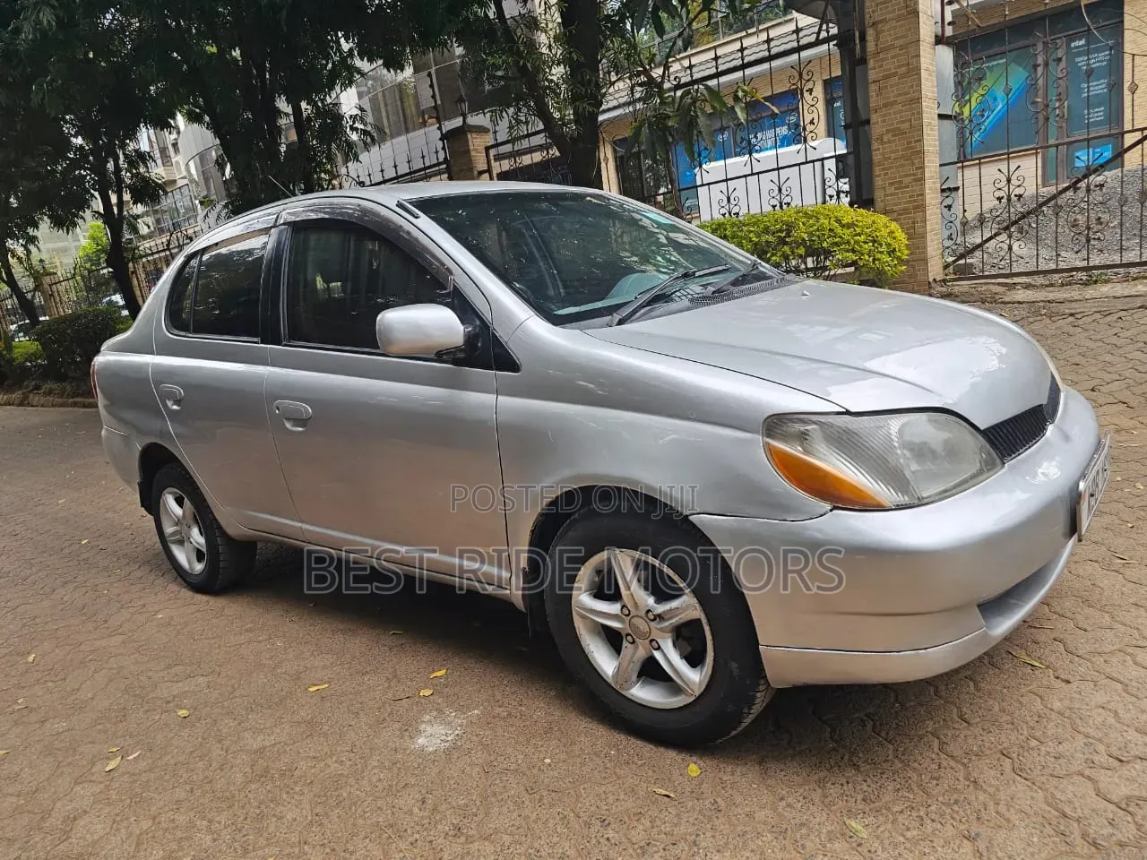 Toyota Platz 2001 Silver