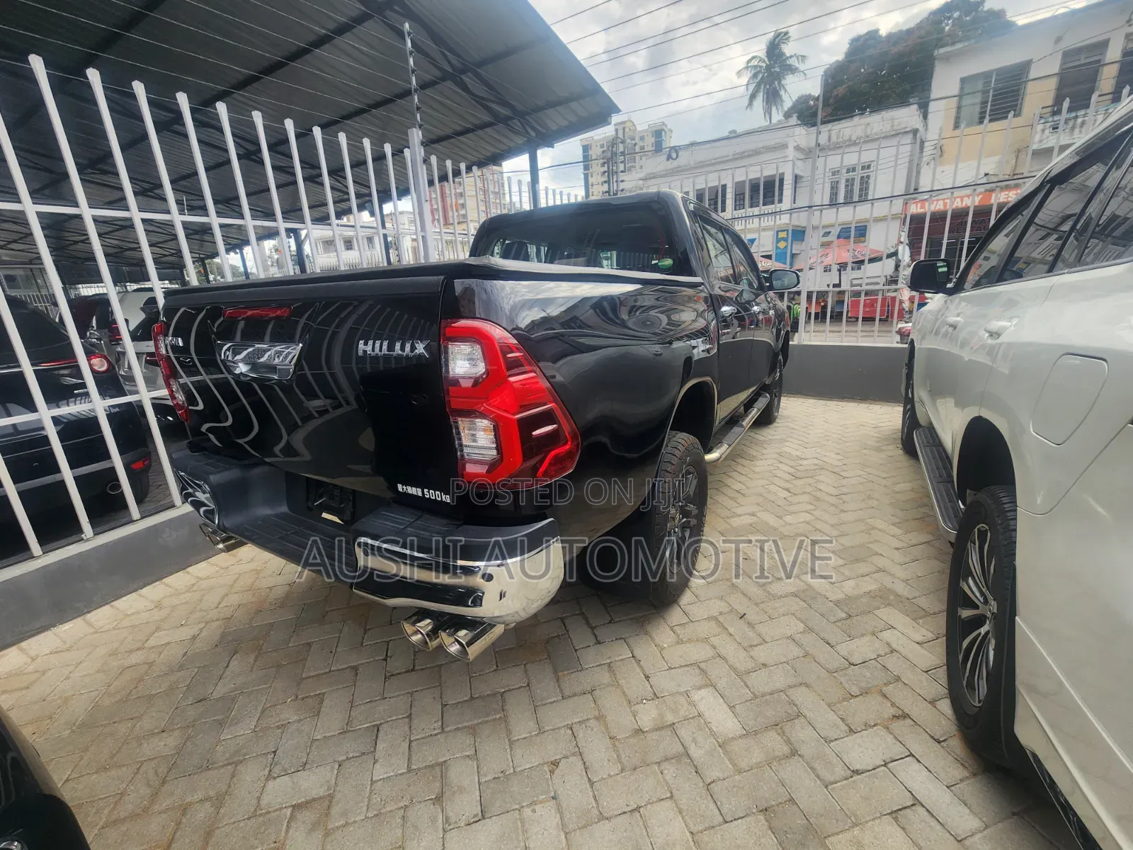 Toyota Hilux 2021 Black