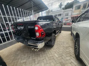 Toyota Hilux 2021 Black