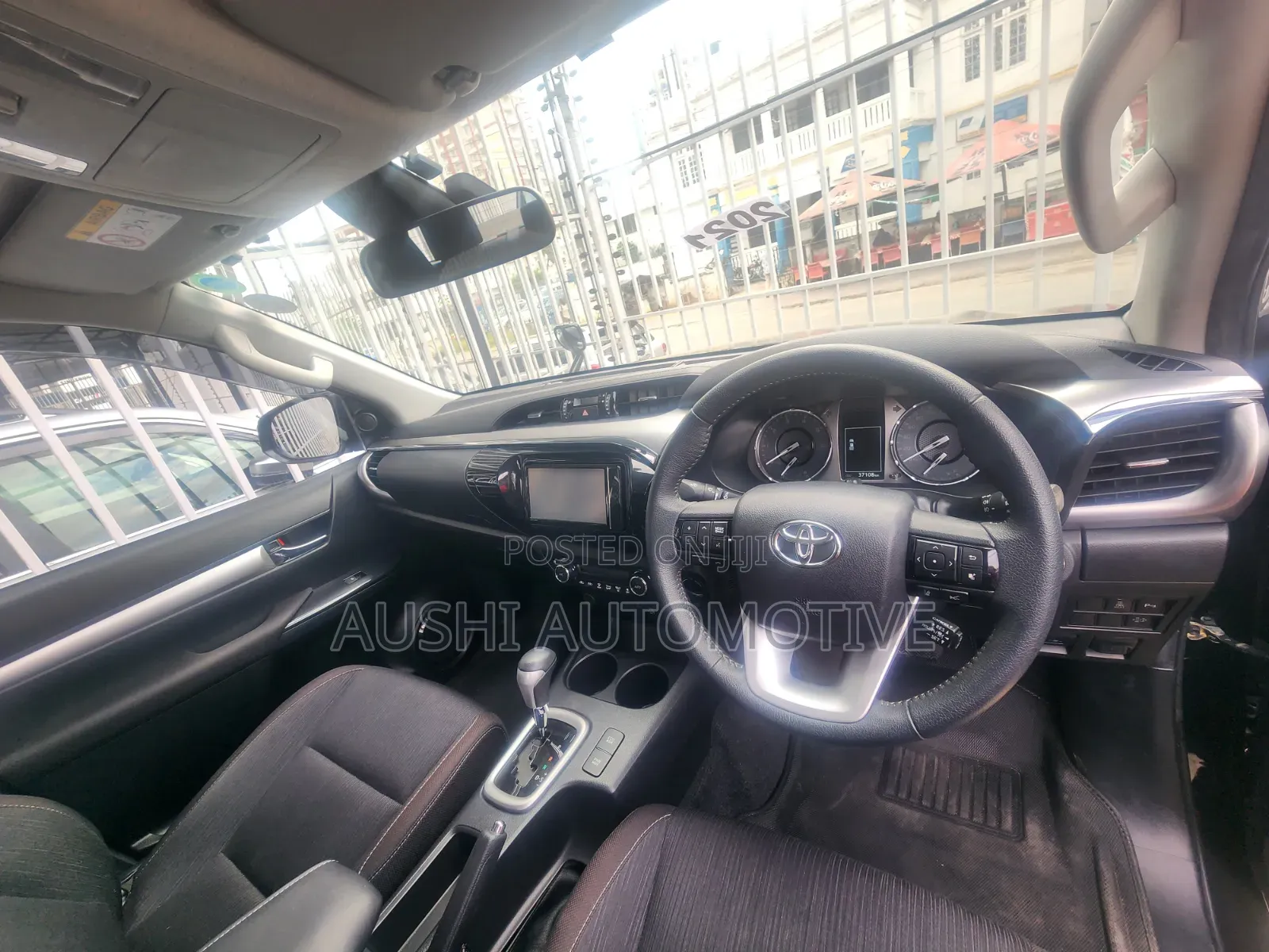 Toyota Hilux 2021 Black