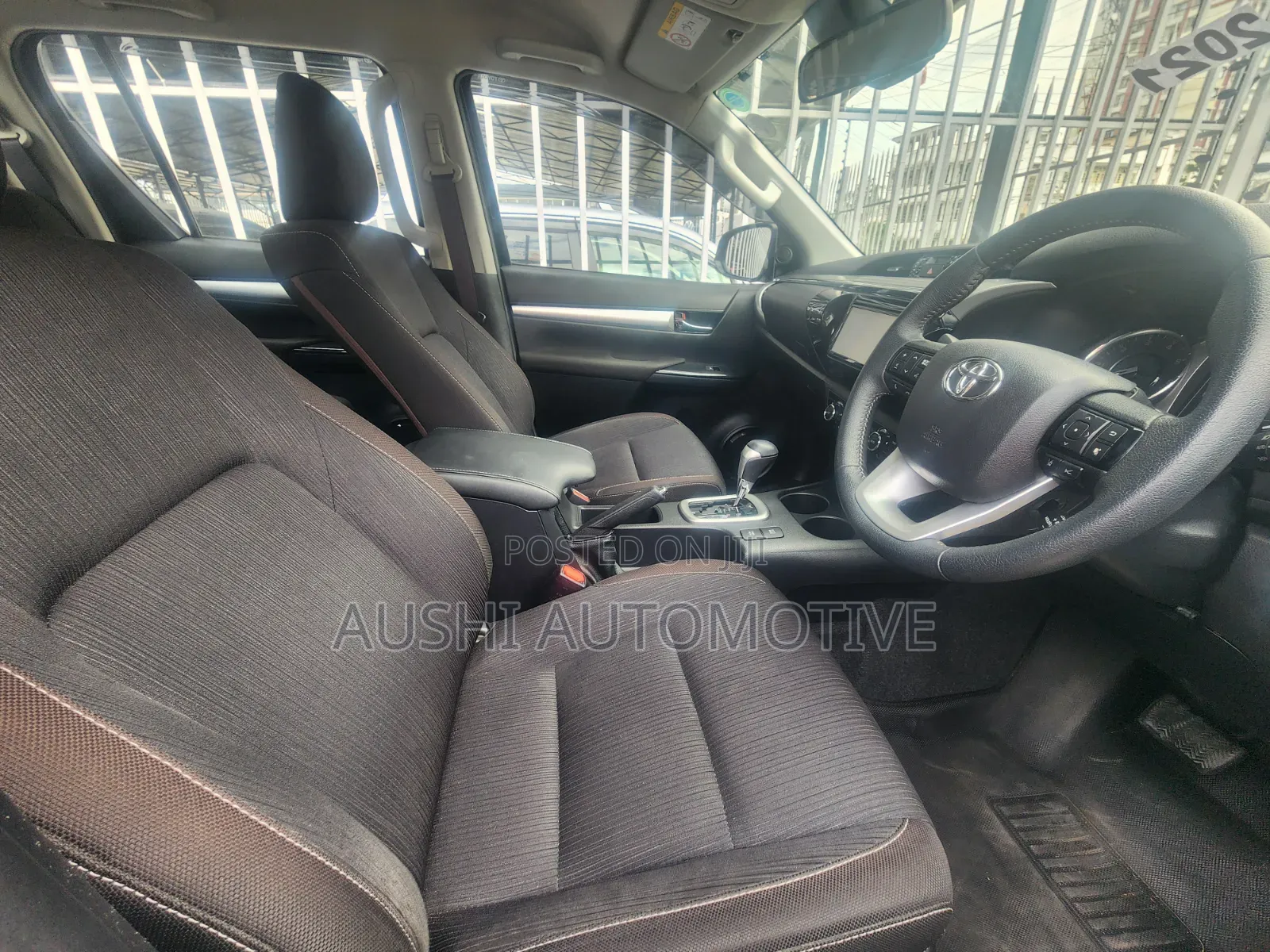 Toyota Hilux 2021 Black