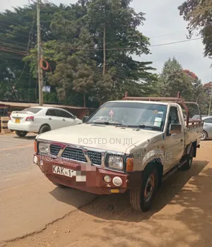 Nissan Hardbody 1995 White