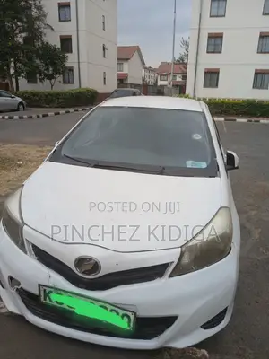 Toyota Vitz 1.3 FWD 5dr 2011 White