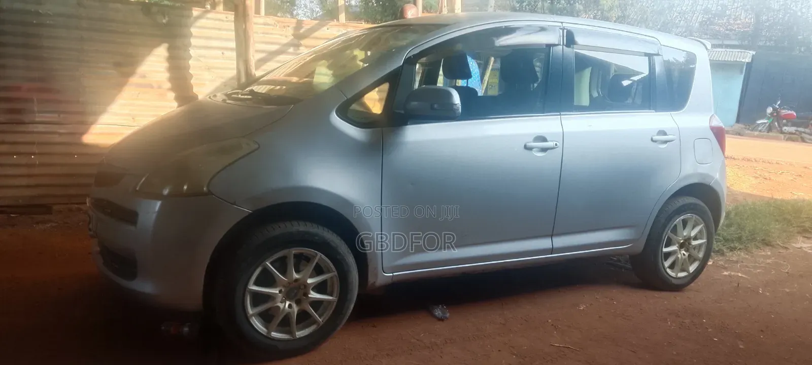 Toyota Ractis 2006 Silver