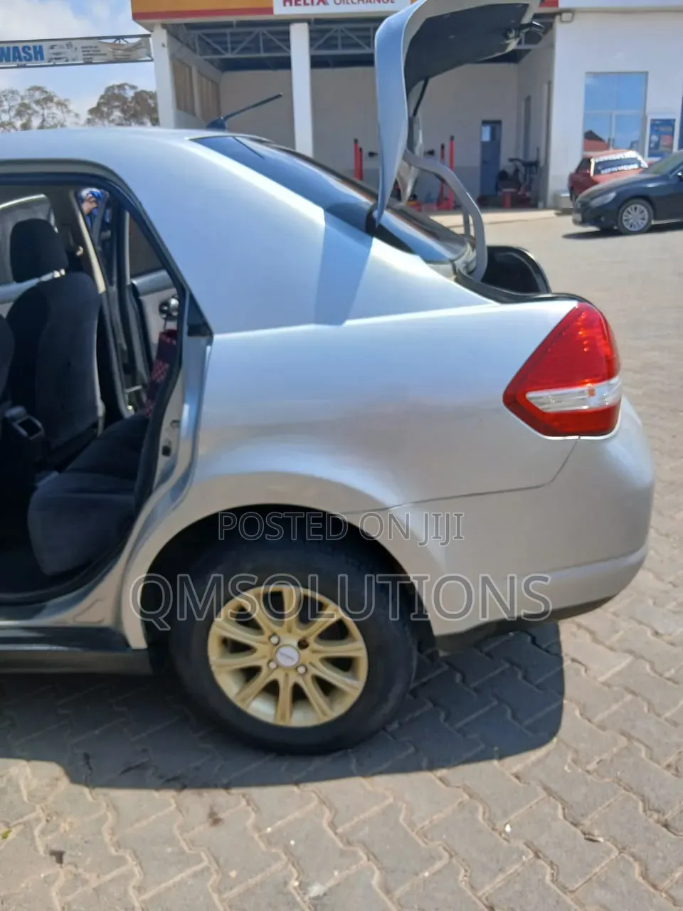 Nissan Tiida 2006 Silver