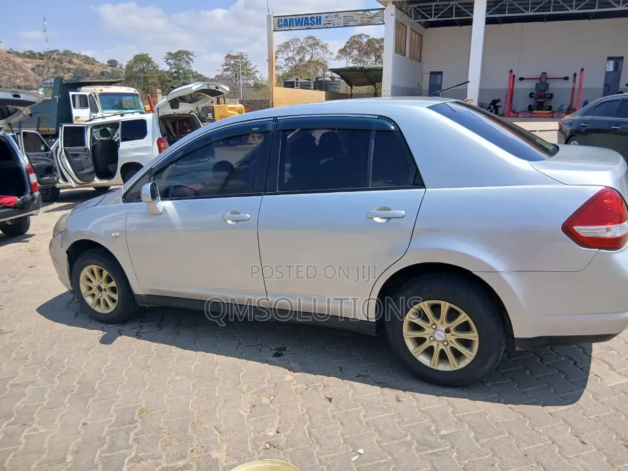 Nissan Tiida 2006 Silver