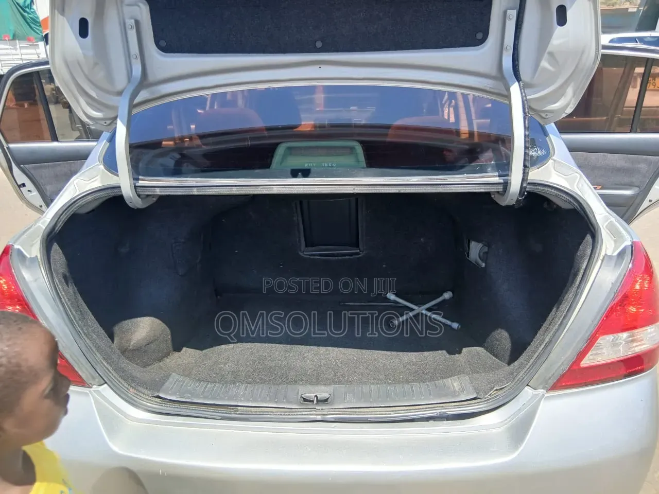 Nissan Tiida 2006 Silver