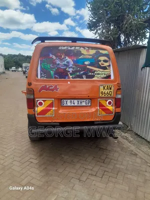Toyota HiAce 2002 Orange