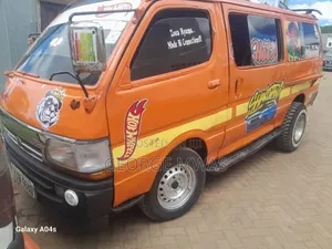 Toyota HiAce 2002 Orange