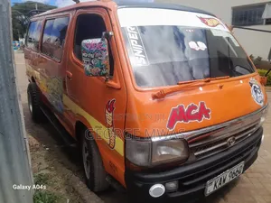 Toyota HiAce 2002 Orange