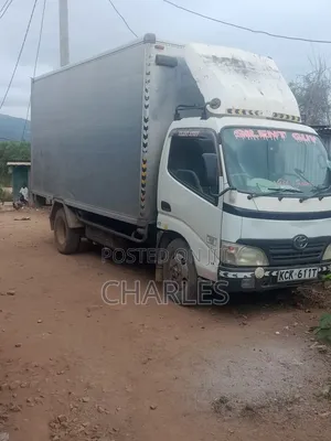 Toyota Dyna 2014 White Long Chase