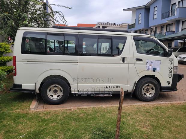 Toyota HiAce 2017 White - thumbnail 4