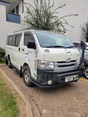 Toyota HiAce 2017 White