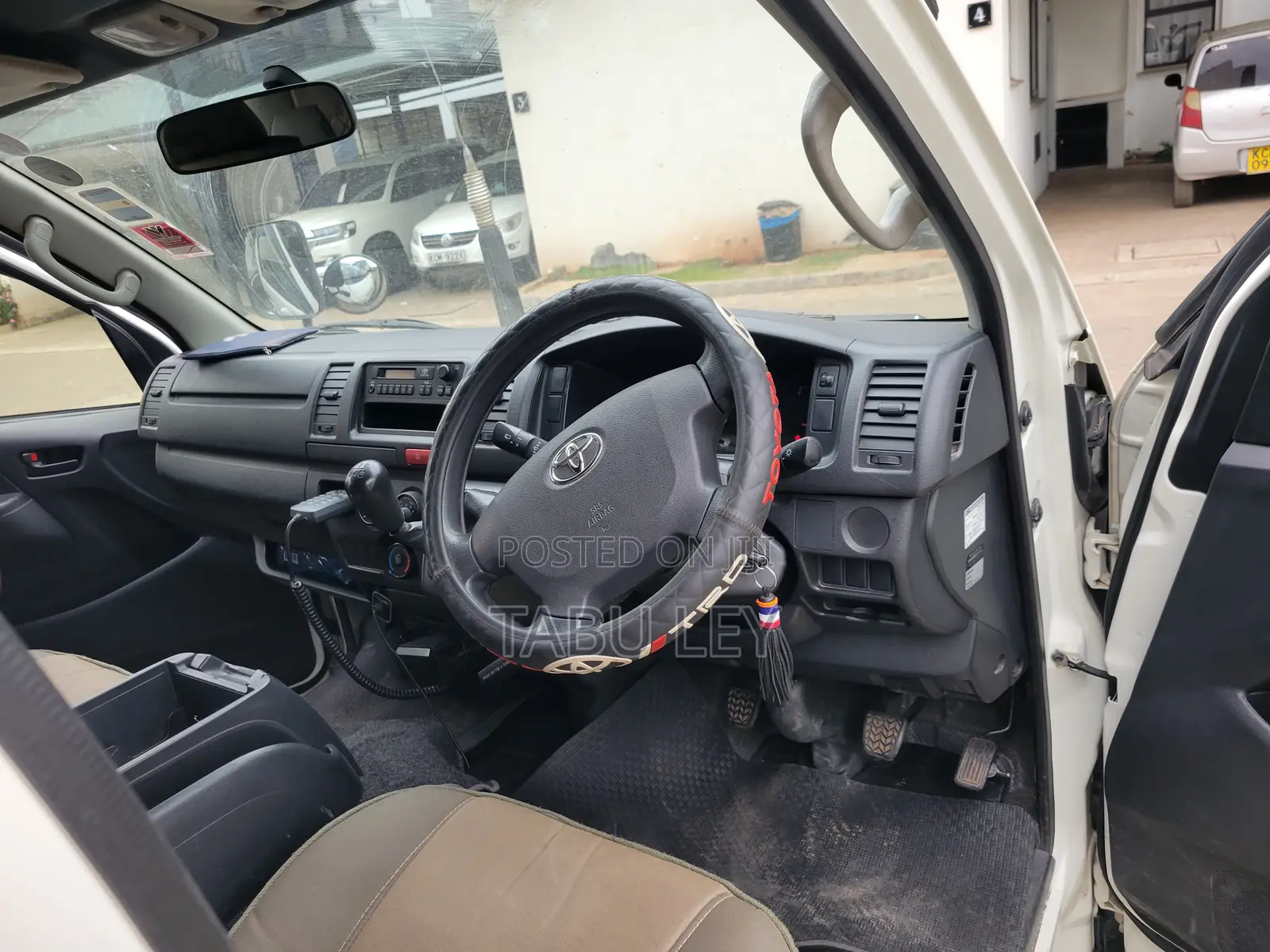 Toyota HiAce 2017 White