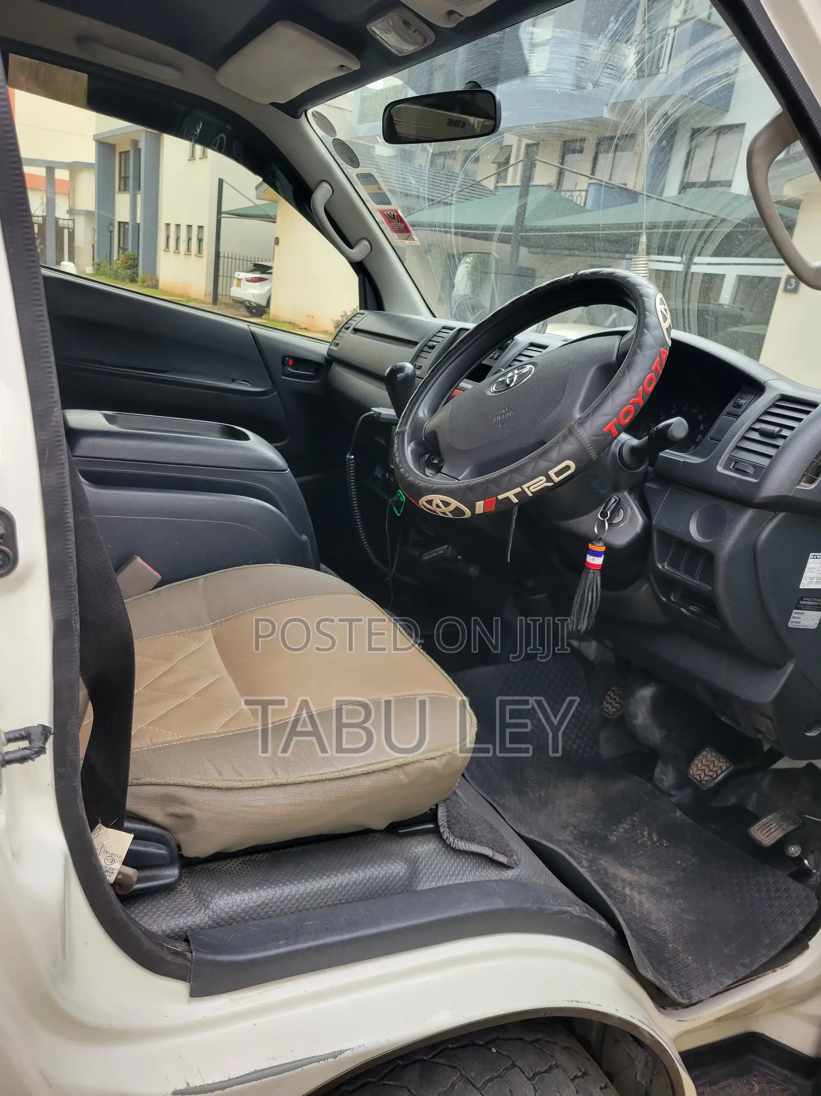 Toyota HiAce 2017 White
