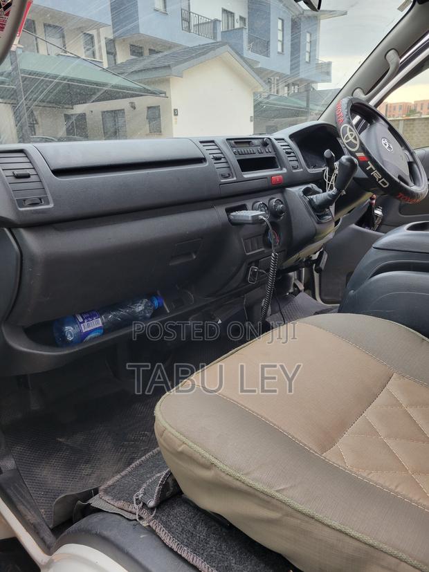 Toyota HiAce 2017 White - thumbnail 12