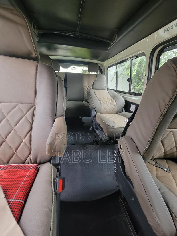 Toyota HiAce 2017 White - thumbnail 18
