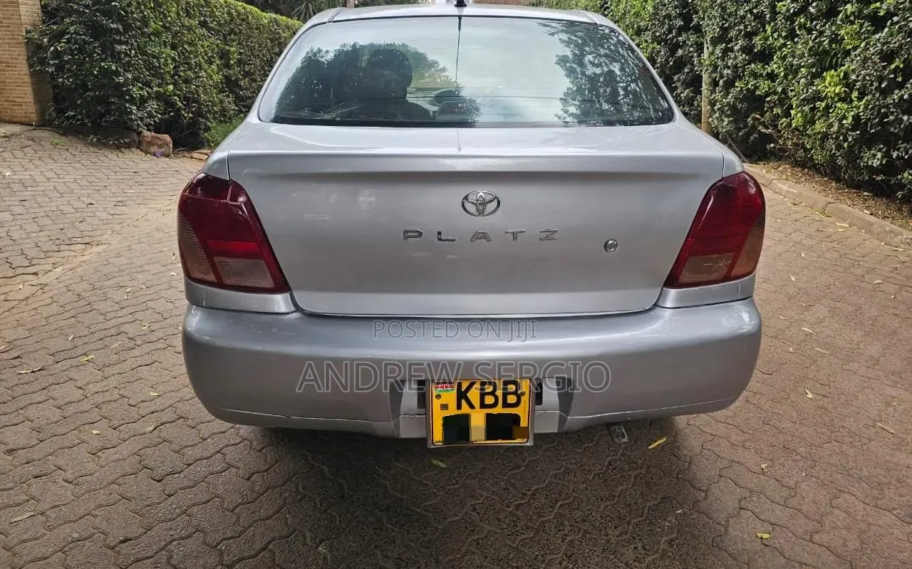 Toyota Platz 2000 Silver