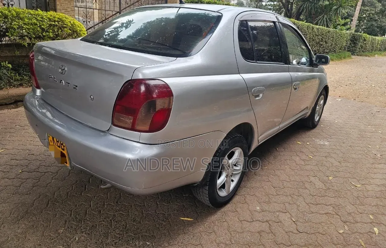 Toyota Platz 2000 Silver