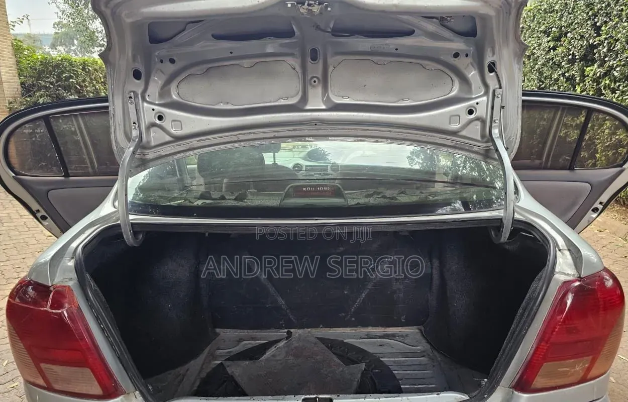 Toyota Platz 2000 Silver