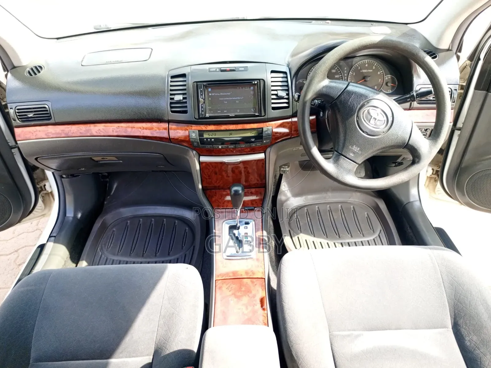 Toyota Premio 2005 White