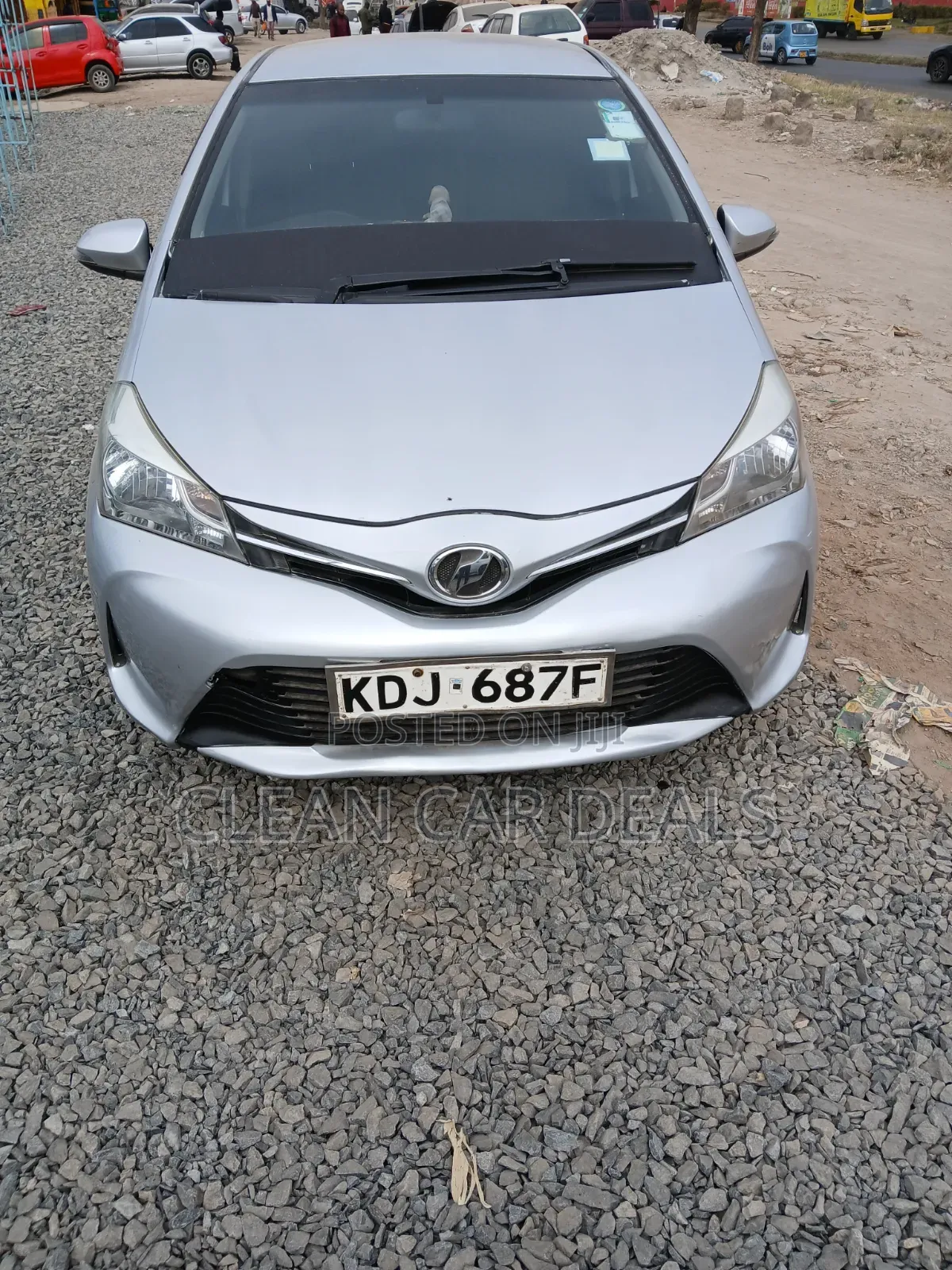 Toyota Vitz 2015 Silver