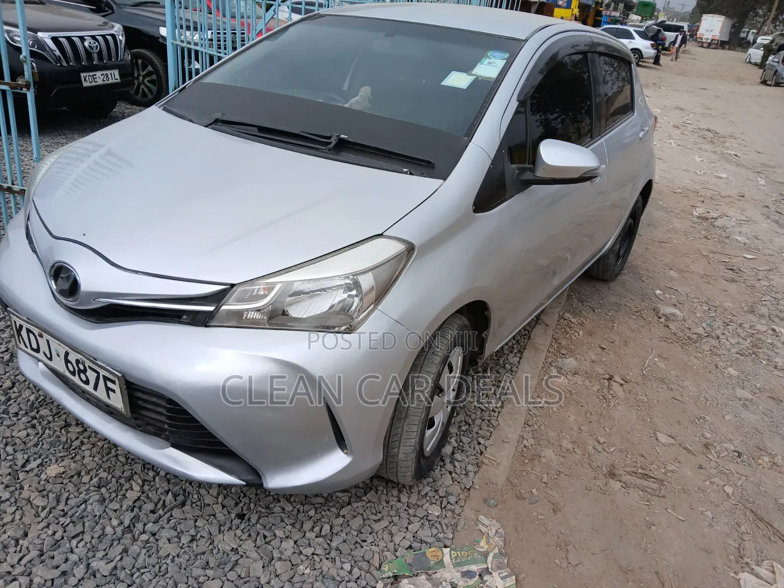 Toyota Vitz 2015 Silver
