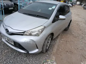 Toyota Vitz 2015 Silver