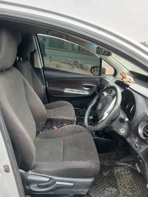 Toyota Vitz 2015 Silver