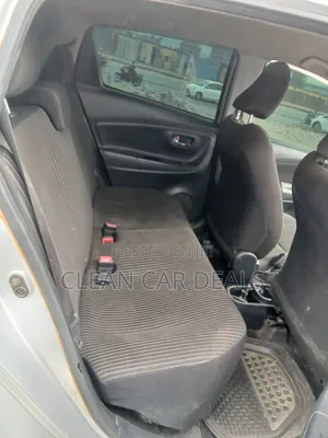 Toyota Vitz 2015 Silver
